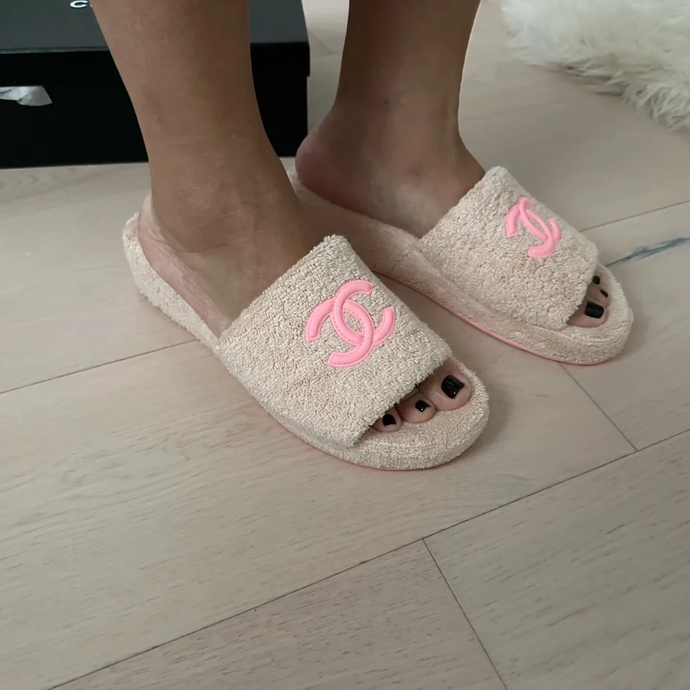Chanel Blush and Pink Terrycloth Slides sz 41 - Picture 6 of 11